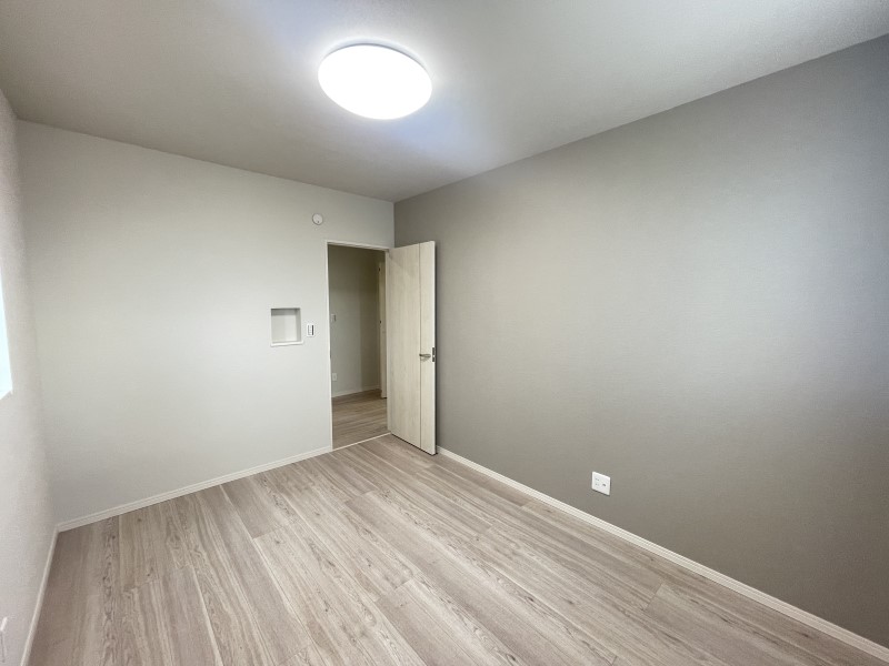 1号地２階寝室：自分の好みの家具やを配置できるフリーな空間