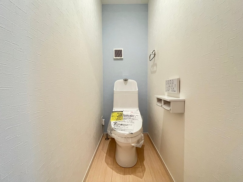 2号地トイレ：1階と2階には節水型のトイレを設けています。
