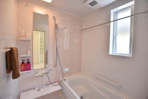 1号地モデルハウス・浴室換気乾燥機付きで室内干しにも便利な浴室