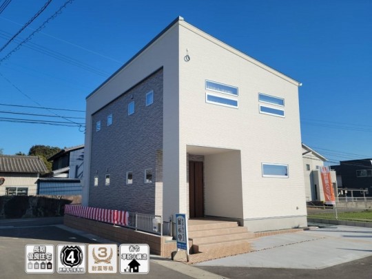 熊本市東区　新築一戸建て　トレステージ託麻南小学校　6号地モデルハウス　外観