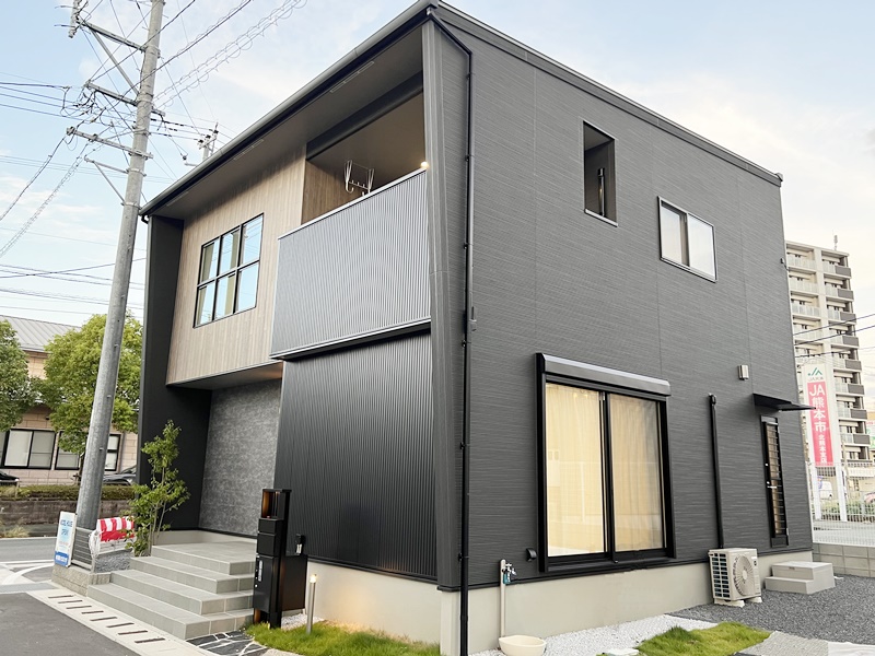 熊本市北区高平2丁目　新築一戸建て　1号地モデルハウス　黒を基調としたシックでカッコいい外観