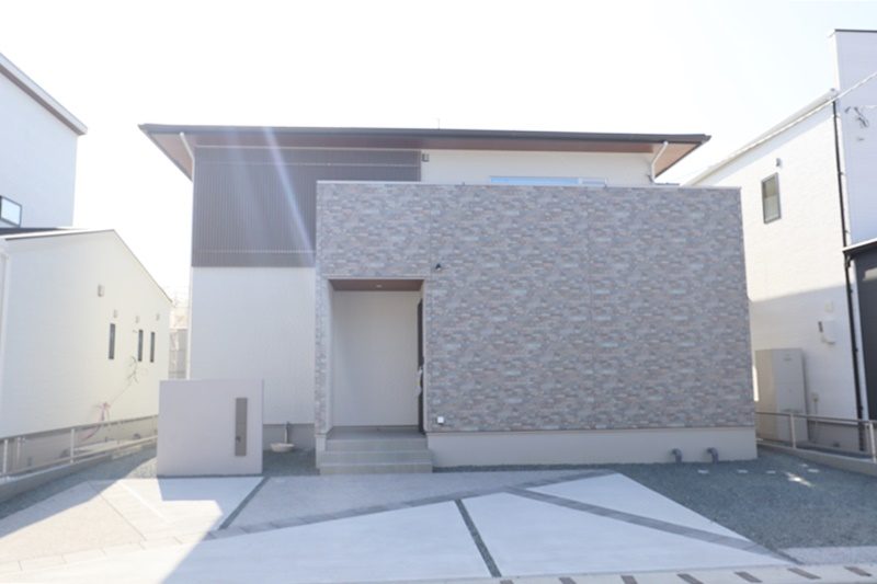 熊本市西区中原町　新築一戸建て　１０号地モデルハウス【白×グレーを使った高級感のある外観】