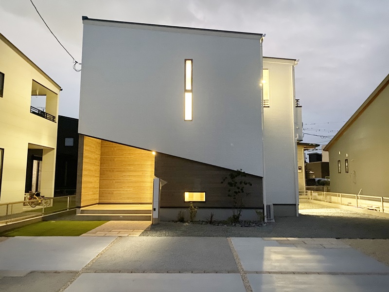 熊本市西区中原町　新築一戸建て　4号地モデルハウス　夜外観