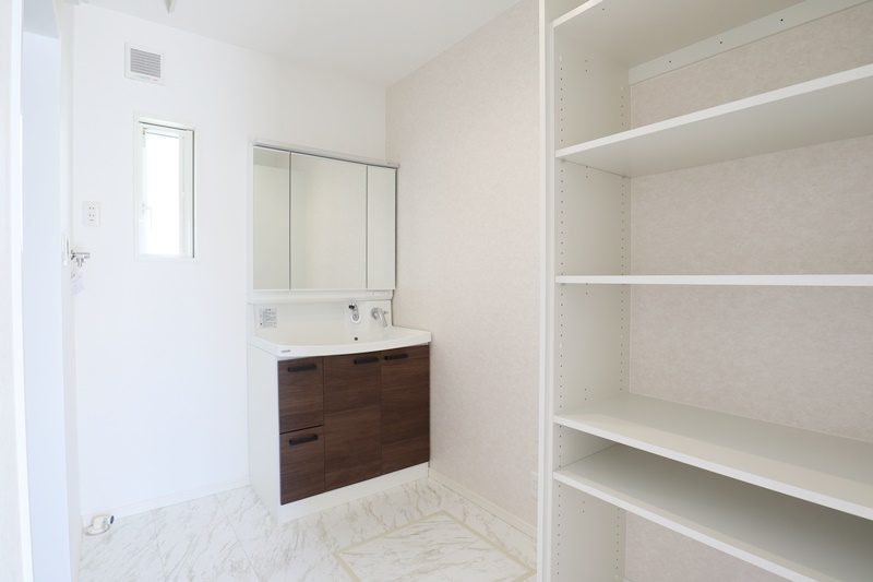 熊本市西区中原町　新築一戸建て　16号地モデルハウス　洗面脱衣室