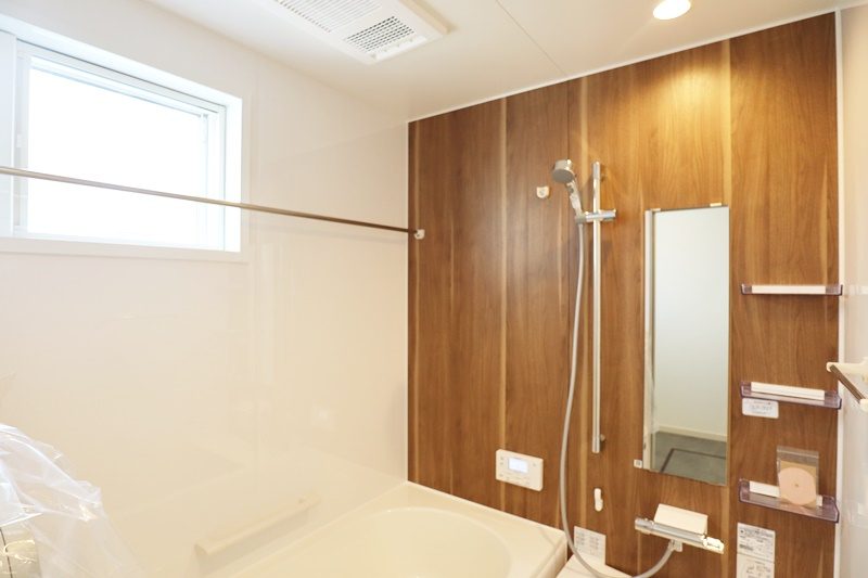 熊本市西区中原町　新築一戸建て　１０号地モデルハウス【脱衣室と洗面室が別なので周りを気にすることなくゆっくりお風呂に入ることができます】