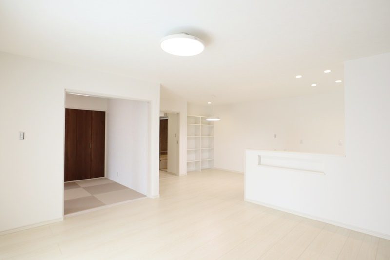 熊本市西区小島７丁目　新築一戸建て　1号地モデルハウス【ホワイトを基調とした内観となっているので部屋全体が明るい印象に♪】