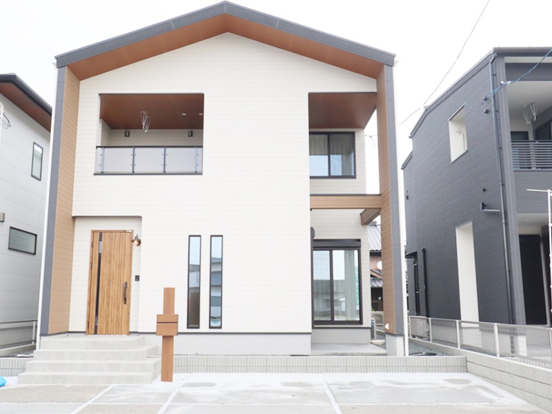 熊本市西区小島７丁目　新築一戸建て　3号地モデルハウス　【まるでコテージのような他とは一味違う外観】