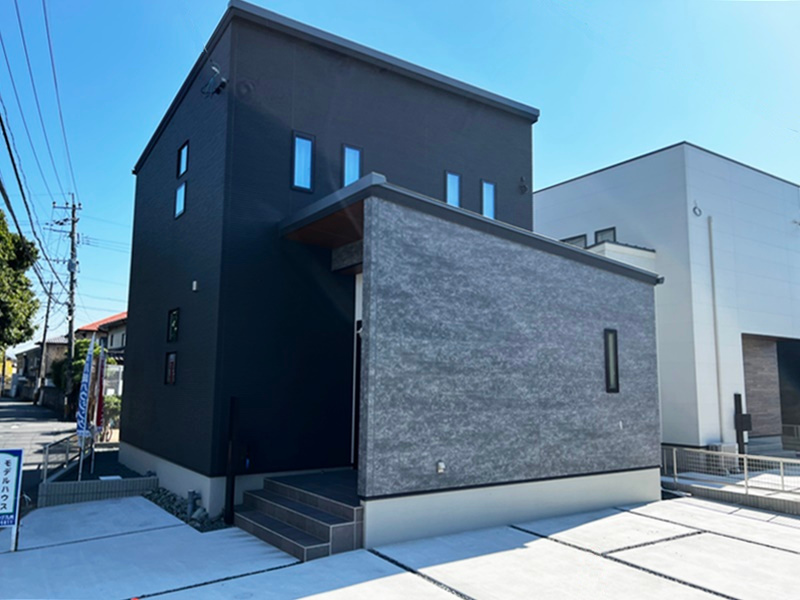熊本市中央区出水　新築一戸建て　1号地モデルハウス【駐車スペース広々３台分！ブラックを基調としたシックな外観】