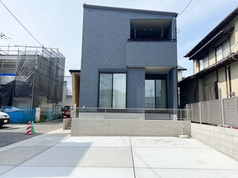 熊本市中央区渡鹿6丁目　新築一戸建て　4号地モデルハウス【日差しを室内にたっぷりと取り込めるよう南側に大きな窓を設けました！】