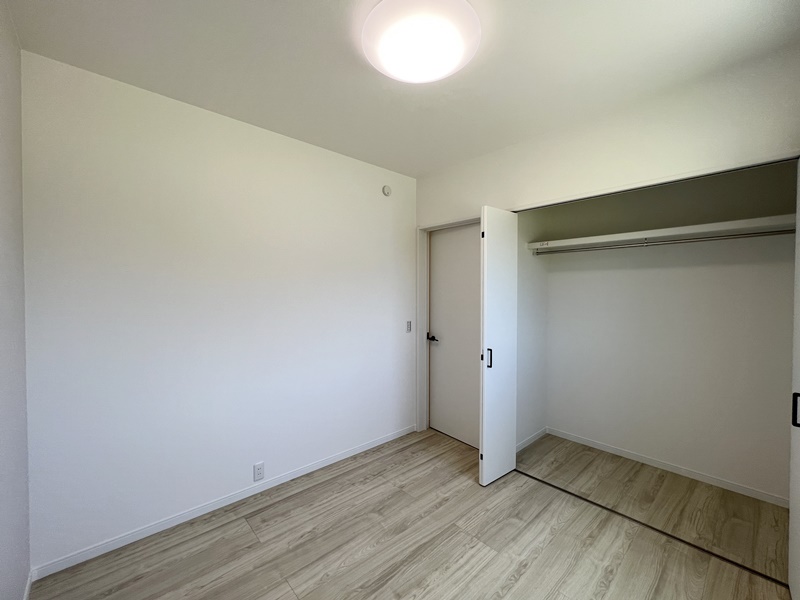 熊本市南区八文字町　新築一戸　3号地モデルハウス【ホワイトの壁紙を使用しているのでどのような家具でも合わせやすくなっています！】