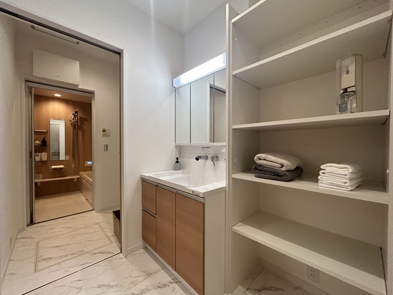 熊本市中央区渡鹿6丁目　新築一戸建て　4号地モデルハウス【洗面室と脱衣室を分けたため、ちょっと気まずい空間をなくします】