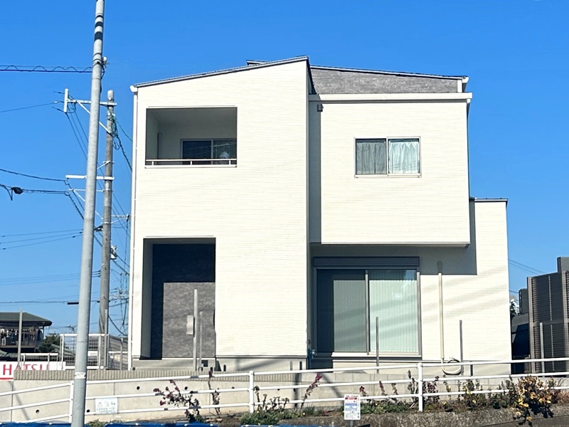 熊本市東区桜木4丁目　新築一戸建て　1号地モデルハウス【ホワイトを基調としたシンプルなデザインのモデルハウス　南向きに窓が多くついているので日当たりも抜群です】