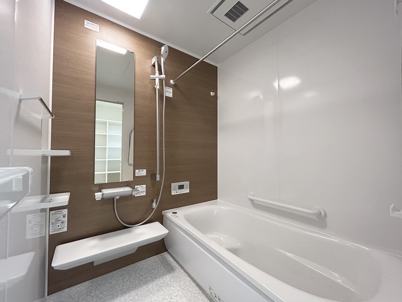 熊本市西区中島町　新築一戸建て　4号地モデルハウス【ハンガーパイプ付きの浴室となっているため浴室乾燥もできます！窓のない浴室のため熱を逃がしにくく暖かさを保つことができます！】