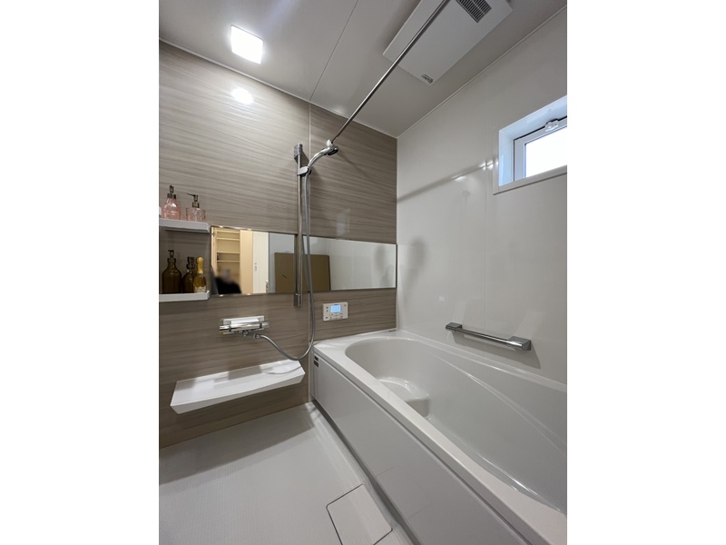 3号地　浴室は、汚れが染み込まないホーロー素材の壁や浴槽を使用しております。床は濡れても滑りにくく、転倒しにくい素材を使用しているので安心です！