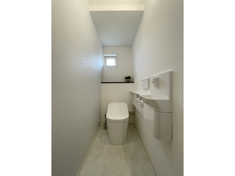 5号地　1階トイレはPanasonicのアラウーノを使用！２種類の泡で汚れをしっかり落とす激落ちバブルで、面倒なトイレ掃除の時間を減らし毎日清潔に保つことで家事時間を節約！