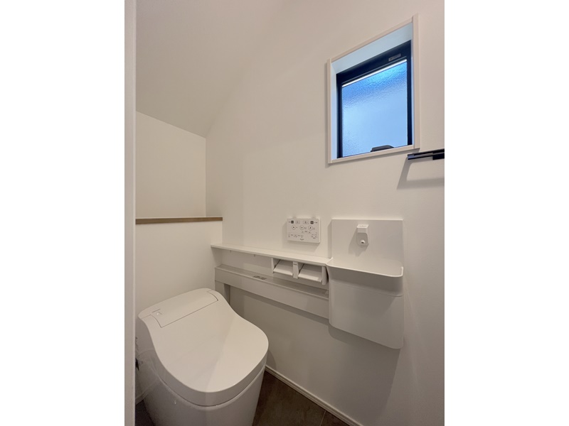 6号地　1階トイレはPanasonicのアラウーノを使用！２種類の泡で汚れをしっかり落とす激落ちバブルで、面倒なトイレ掃除の時間を減らし毎日清潔に保つことで家事時間を節約！