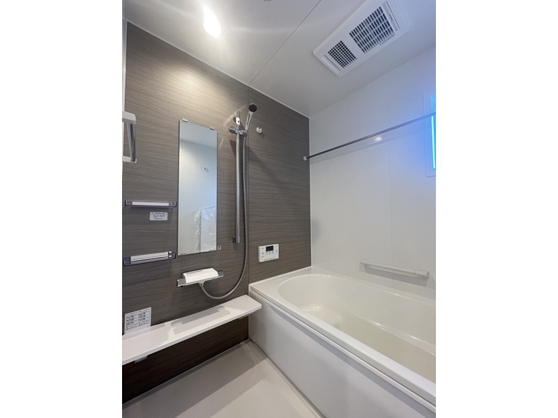 2号地　浴室はHousetecを採用しました。ランドリーパイプ+浴室暖房乾燥機付きで浴室干しもできます！
