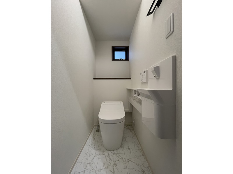 2号地　1階トイレは人気の高いPanasonicのアラウーノを使用！2種類の泡で汚れをしっかり落とす激落ちバブルで、面倒なトイレ掃除の時間を減らし毎日清潔に保つことで家事時間を節約！