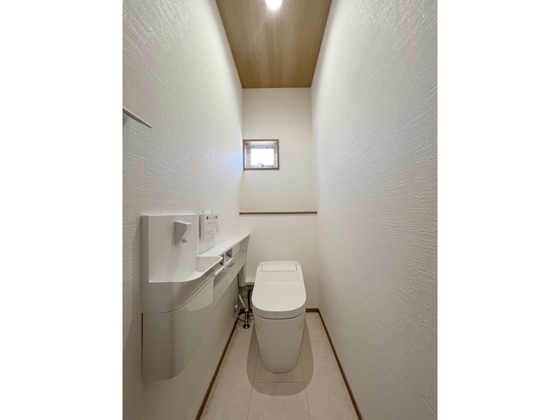 3号地　1階トイレはPanasonicのアラウーノを使用！汚れをしっかり落とす激落ちバブルで、面倒なトイレ掃除の時間を減らし毎日清潔に保つことで家事時間を節約！