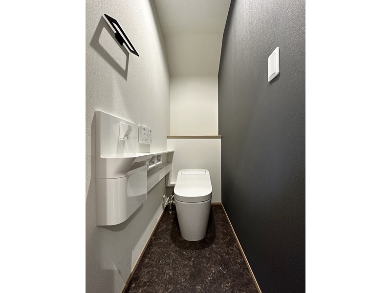 2号地　1階トイレはPanasonicのアラウーノを使用！２種類の泡で汚れをしっかり落とす激落ちバブルで、面倒なトイレ掃除の時間を減らし毎日清潔に保つことで家事時間を節約！