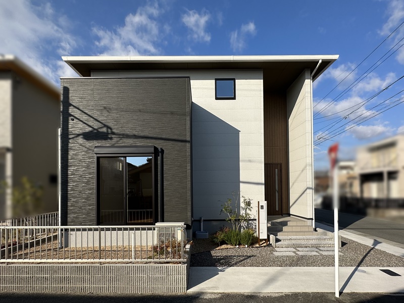1号地　黒×白のおしゃれモダンなお家！2wayパントリーで家事がしやすい動線を採用。