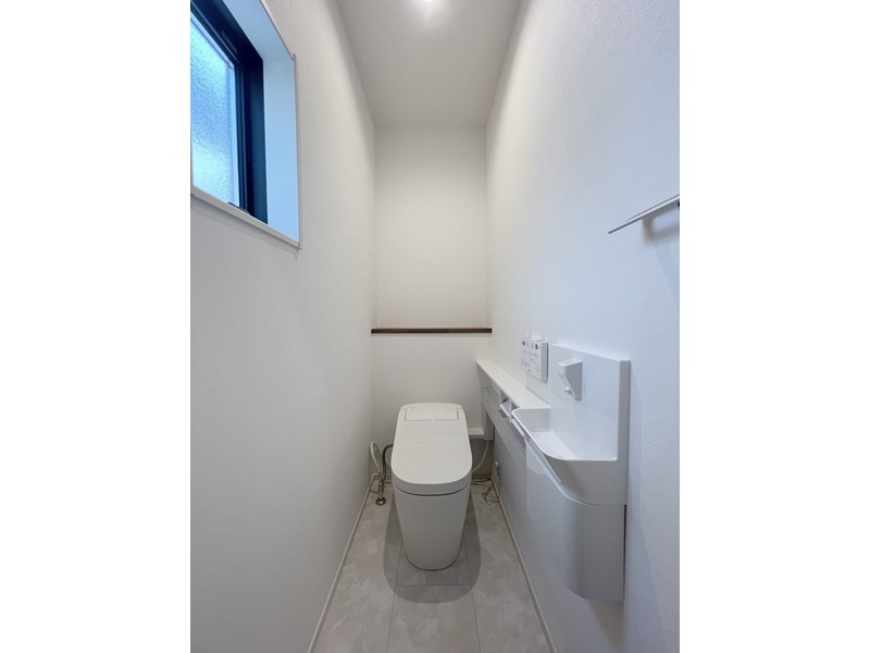 2号地　1階トイレはPanasonicのアラウーノタンクレストイレを採用しました。汚れをしっかり落とす激落ちバブルでめんどうなトイレ掃除を短縮します！