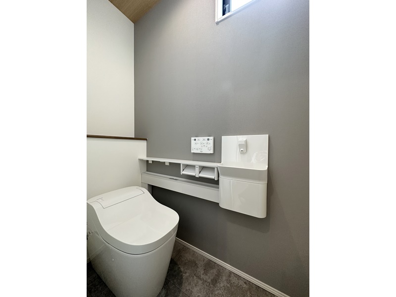 6号地　1階トイレは人気の高いPanasonicのアラウーノを使用！２種類の泡で汚れをしっかり落とす激落ちバブルで、面倒なトイレ掃除の時間を減らし毎日清潔に保つことで家事時間を節約！