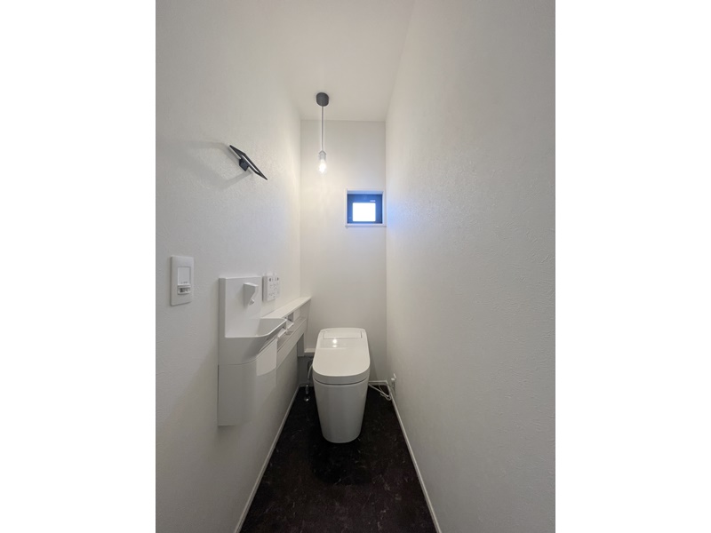 2号地　1階トイレはPanasonicアラウーノタンクレストイレを採用。汚れをしっかり落とす激落ちバブルでめんどうなトイレ掃除を短縮します！