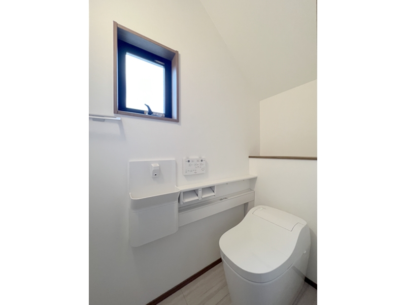 1号地　1階トイレは人気の高いPanasonicのアラウーノを使用！汚れをしっかり落とす激落ちバブルで、面倒なトイレ掃除の時間を減らし毎日清潔に保つことで家事時間を節約！