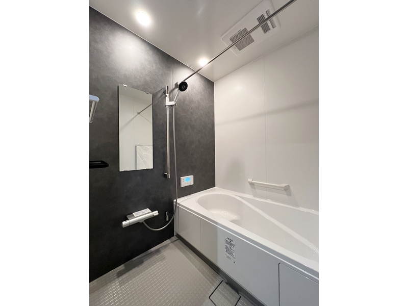 11号地　浴室はLIXILを採用しました。ランドリーパイプを設置し浴室干しも可能にしました！